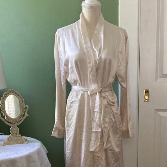 Victoria's Secret Vintage Full Length Robe - Picture 2 of 9